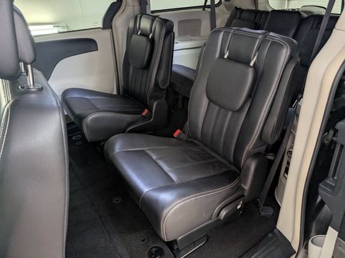 Used 2017 Dodge Grand Caravan Crew FWD image 13