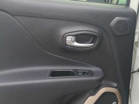 Used 2016 Jeep Renegade 75th Anniversary AWD/4WD image 18