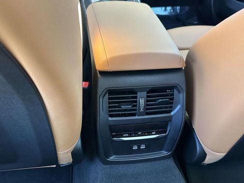 Certified 2025 BMW 330i xDrive Sedan w/ Convenience Package image 21