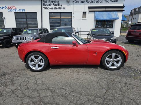 Used 2006 Pontiac Solstice Convertible w/ Premium Package RWD image 4