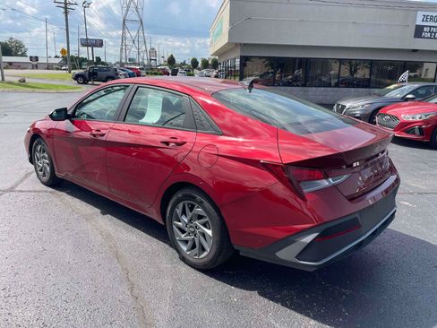 Used 2024 Hyundai Elantra SEL FWD image 5