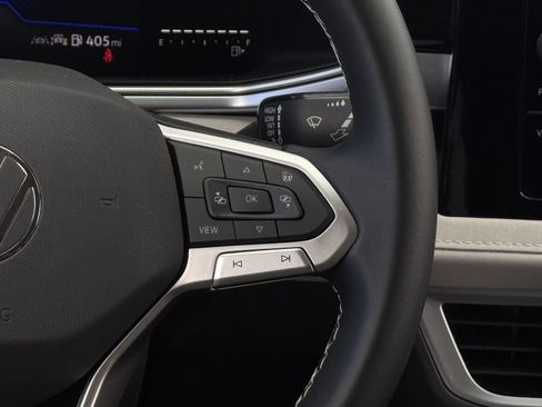 New 2025 Volkswagen Taos SE image 16