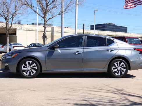 Used 2020 Nissan Altima 2.5 S image 3