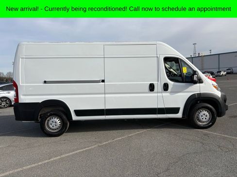Used 2024 RAM ProMaster 2500 w/ Convenience Group image 2