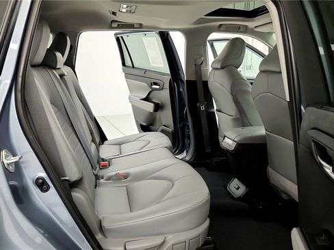 Certified 2021 Toyota Highlander XLE image 30