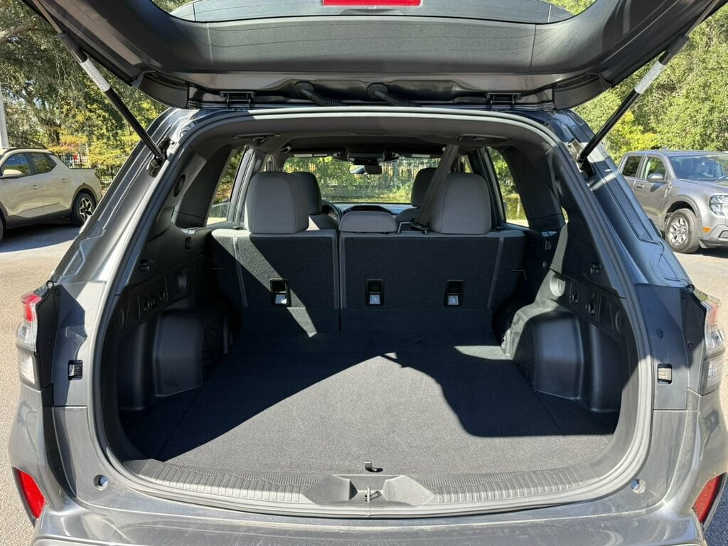 Used 2025 Subaru Forester AWD/4WD image 9
