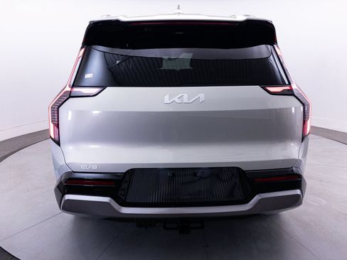 Certified 2024 Kia EV9 Land AWD/4WD image 17