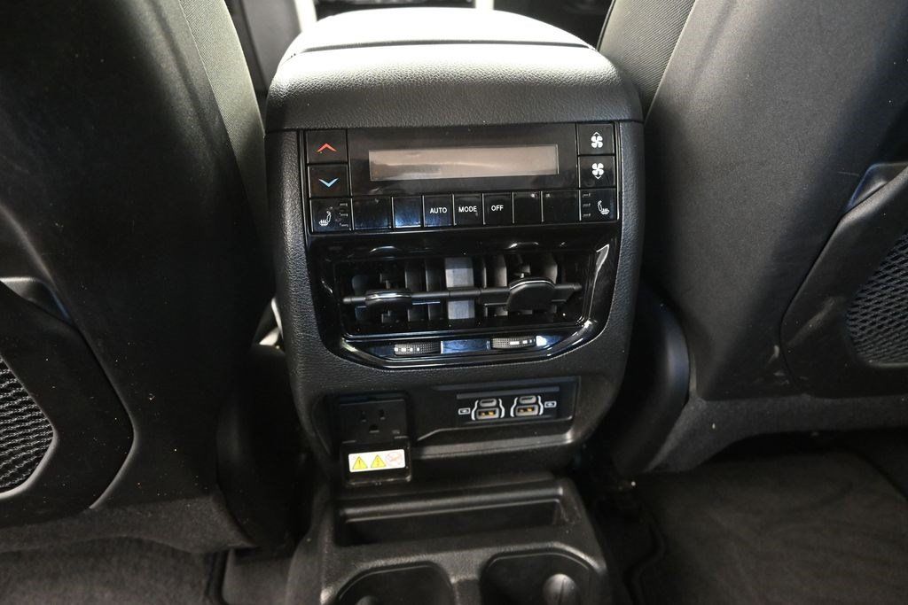 Used 2023 Jeep Grand Cherokee L Limited RWD image 16