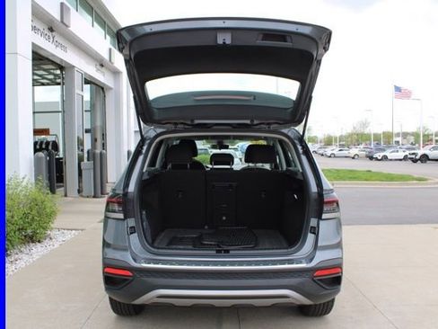 Used 2025 Volkswagen Taos S AWD/4WD image 9