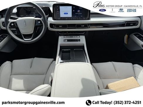 New 2025 Lincoln Aviator Reserve w/ Luxury Package RWD image 11