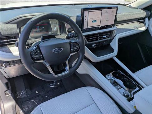 New 2026 Ford Explorer Platinum image 3