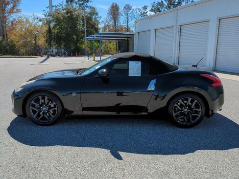 Used 2017 Nissan 370Z Touring image 8