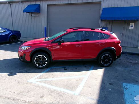 Used 2021 Subaru Crosstrek 2.0i image 3