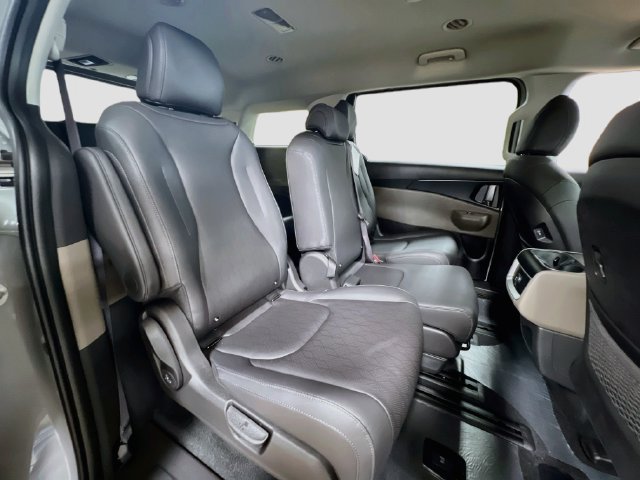 New 2027 Kia Carnival LXS FWD image 29
