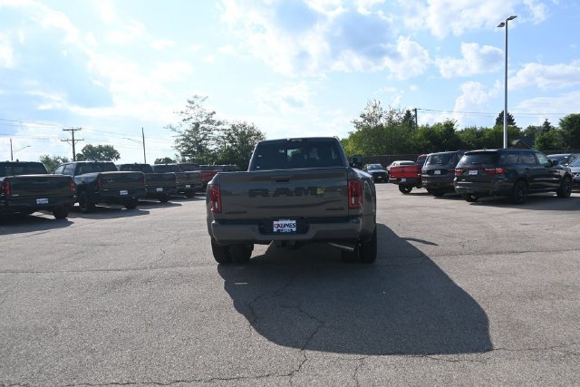 New 2026 RAM 3500 Laramie AWD/4WD image 4