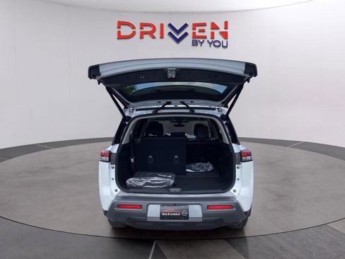 New 2026 Nissan Pathfinder SL image 5