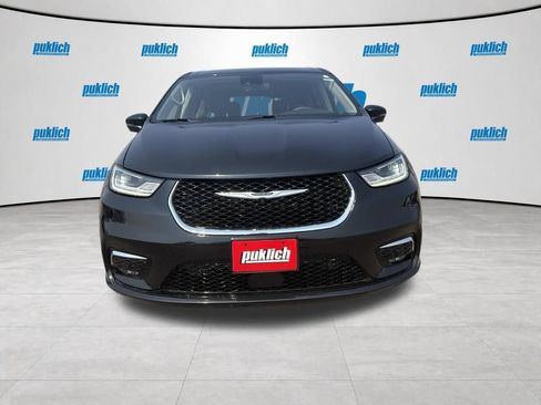Used 2023 Chrysler Pacifica Touring-L w/ Uconnect Theater Family Group AWD/4WD image 8