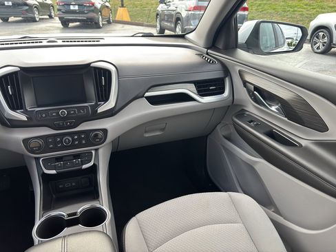 Used 2023 GMC Terrain SLE w/ Driver Convenience Package image 17