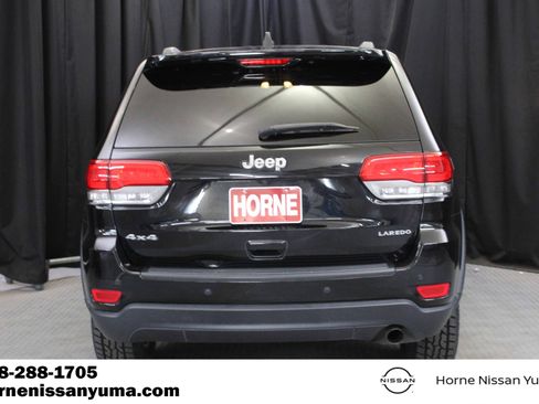 Used 2019 Jeep Grand Cherokee Laredo AWD/4WD image 14
