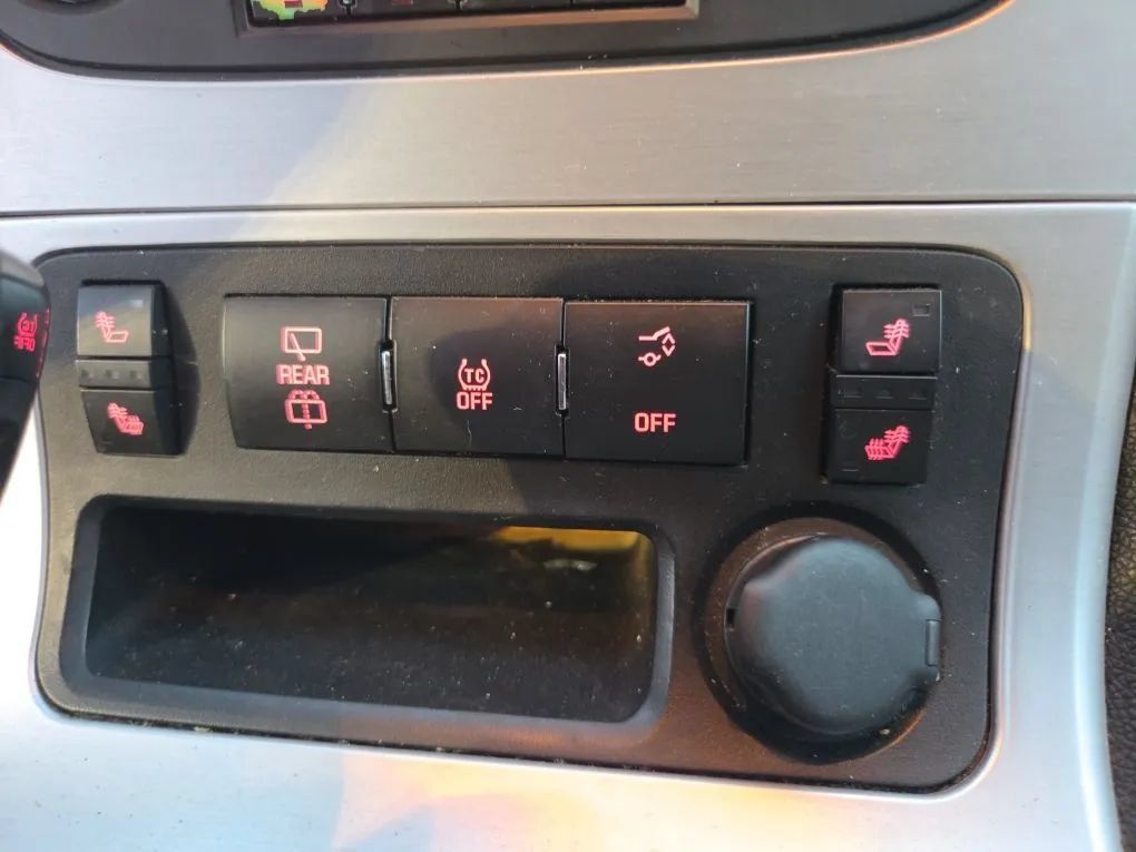 Used 2012 GMC Acadia SLT w/ LPO, 'HIT The Road' Package FWD image 12