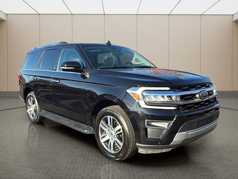 Used 2024 Ford Expedition Limited image 7