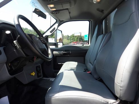 Used 2018 Ford F750 2WD Regular Cab Super Duty image 15