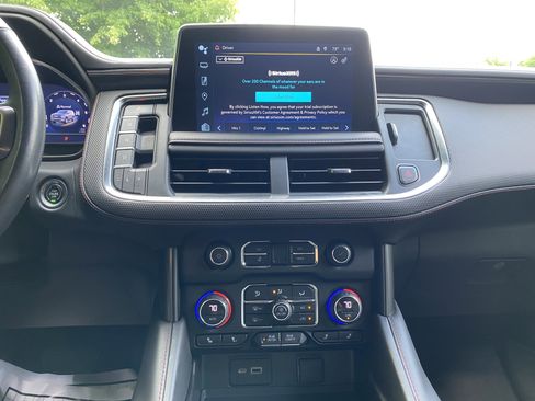 Used 2022 Chevrolet Tahoe RST w/ Luxury Package AWD/4WD image 25