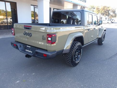 New 2025 Jeep Gladiator Willys image 8