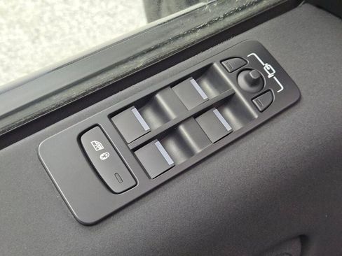 Used 2023 Land Rover Discovery Sport S image 24