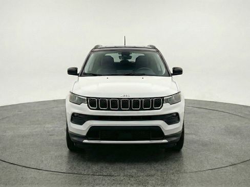 Used 2025 Jeep Compass Limited image 2