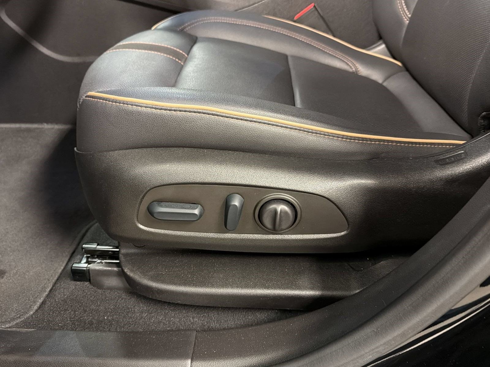 Used 2022 Chevrolet Blazer Premier w/ Enhanced Convenience Package FWD image 14