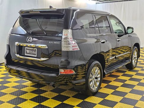 Used 2019 Lexus GX 460 image 3