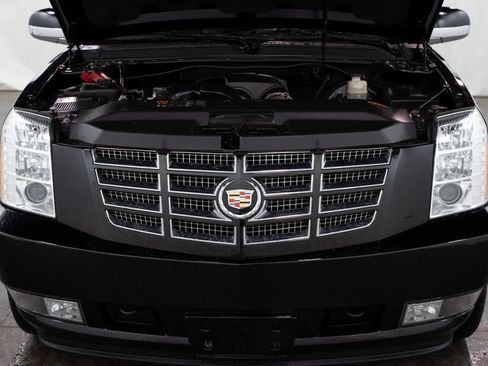 Used 2014 Cadillac Escalade Luxury AWD/4WD image 3