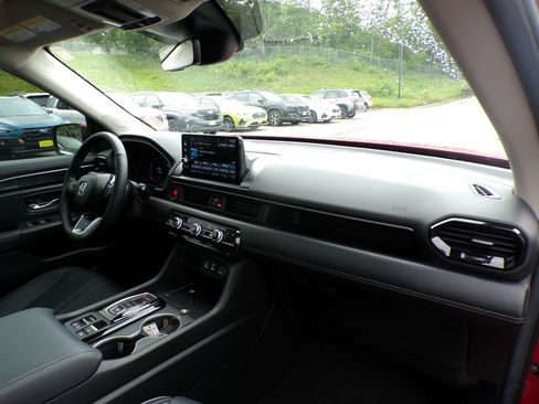 Used 2025 Honda Pilot Elite image 14