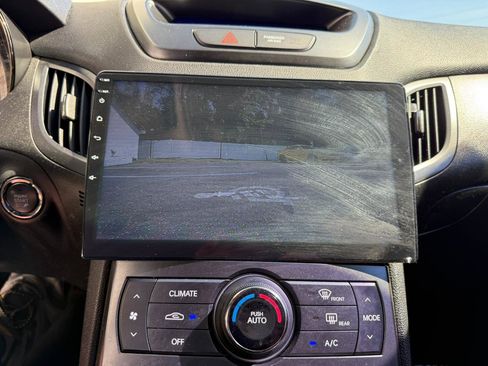 Used 2011 Hyundai Genesis 3.8 RWD image 32
