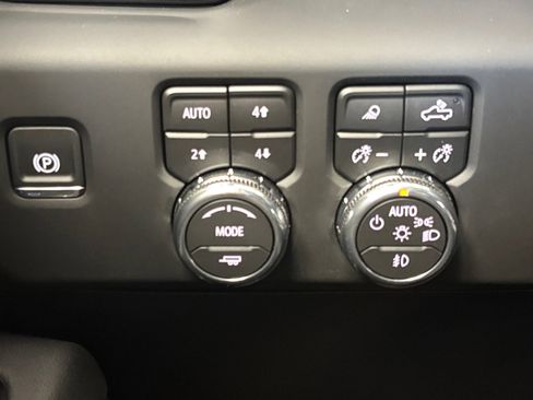 Used 2026 GMC Sierra 1500 AT4 w/ AT4 Premium Package AWD/4WD image 31