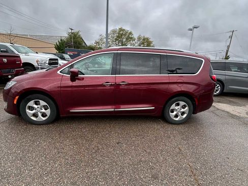 Certified 2017 Chrysler Pacifica Touring-L Plus image 40