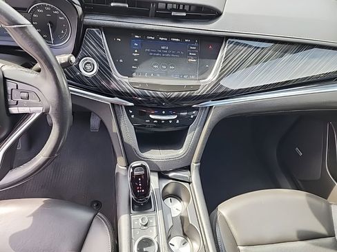 Used 2023 Cadillac XT6 Premium Luxury FWD image 16