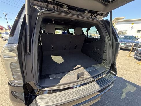 Used 2025 Chevrolet Suburban Z71 w/ Z71 Off-Road Package AWD/4WD image 16