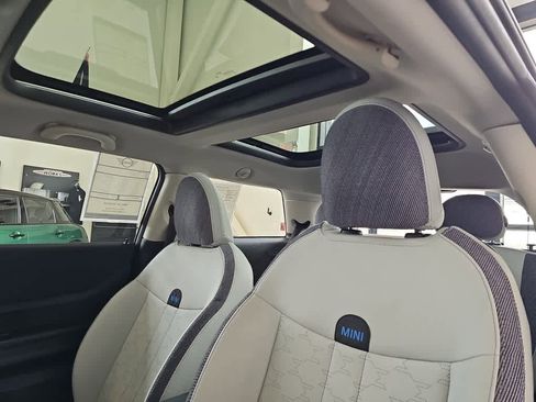 Certified 2025 MINI Cooper 2-Door Hardtop image 19