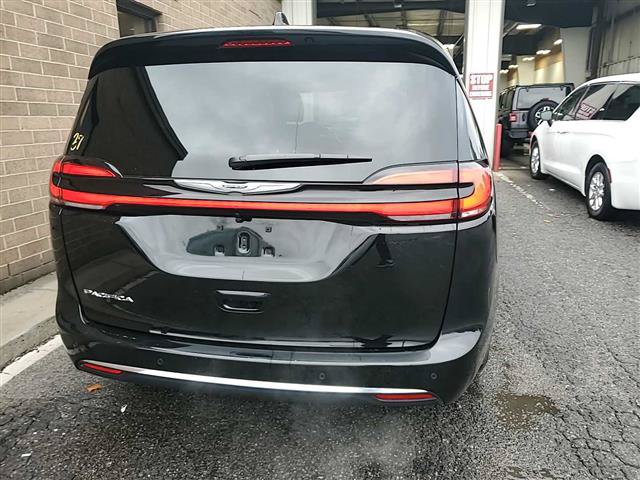 Used 2026 Chrysler Pacifica Select FWD image 5