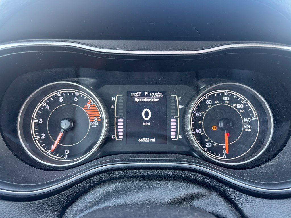 Used 2019 Jeep Cherokee Latitude Plus w/ Cold Weather Group AWD/4WD image 9