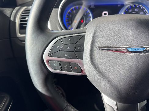 Used 2018 Chrysler 300 Limited image 13
