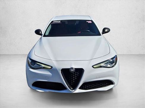 Used 2018 Alfa Romeo Giulia RWD image 2