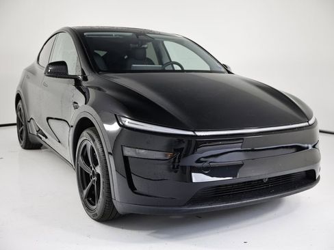 Used 2026 Tesla Model Y 2WD image 5