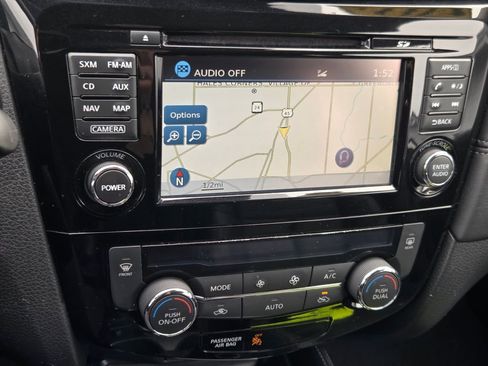 Used 2017 Nissan Rogue SL image 4