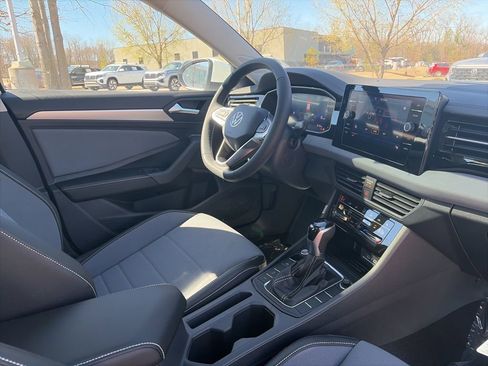 New 2026 Volkswagen Jetta SE FWD image 30