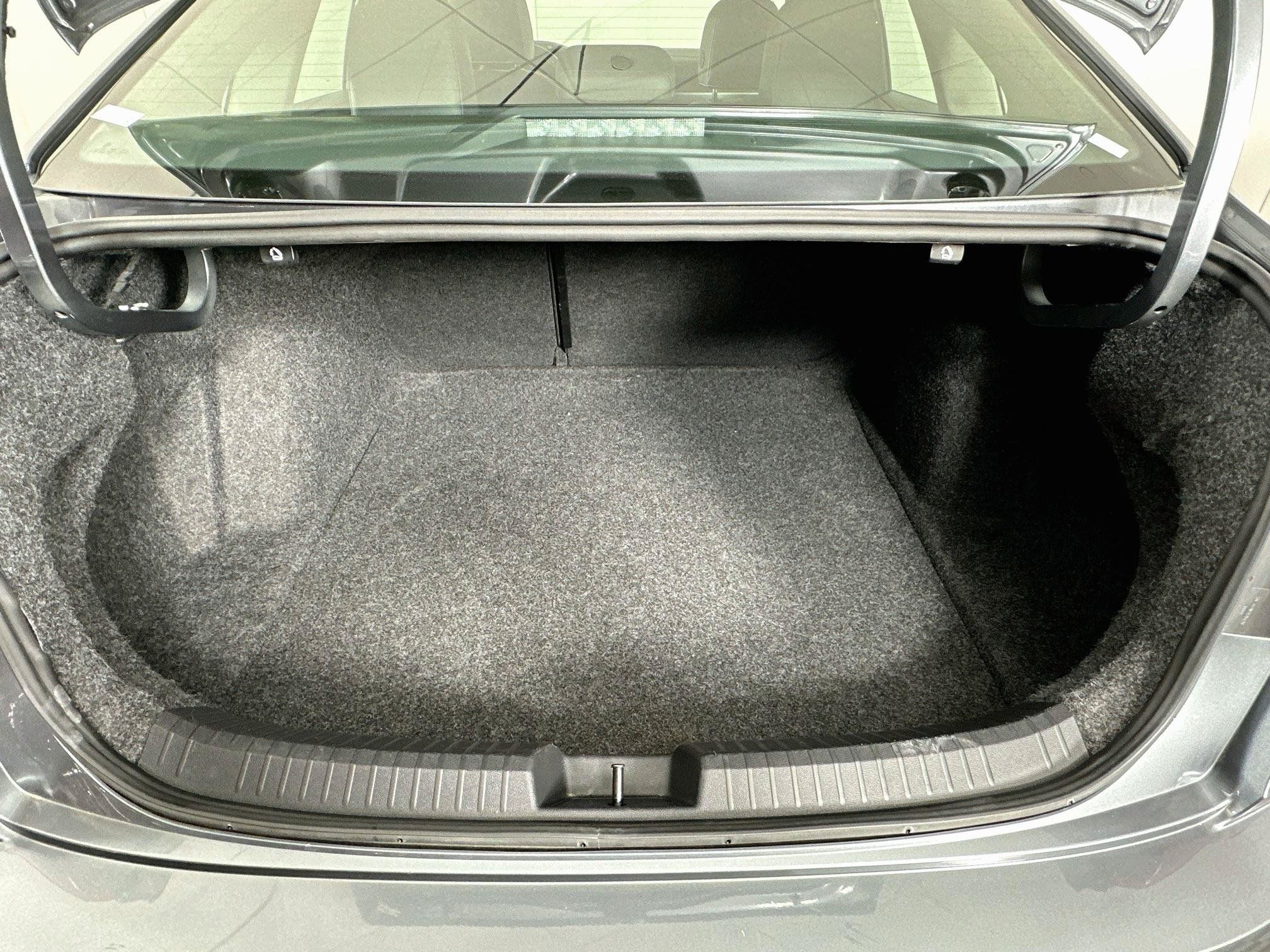 Used 2024 Volkswagen Jetta SE FWD image 28