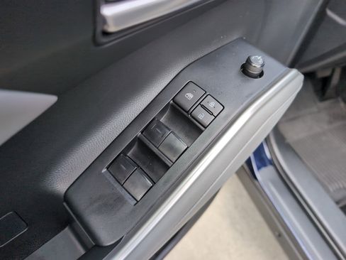Used 2023 Toyota Highlander XLE FWD image 15