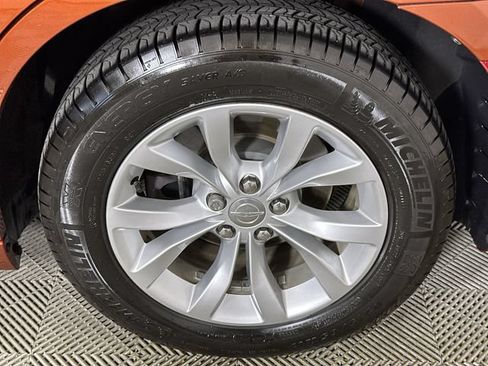 Used 2021 Chrysler 300 Touring RWD image 34